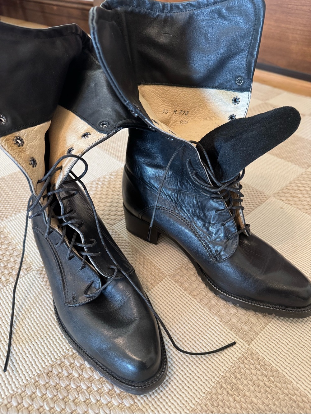 Santana Canada Women’s Black Leather Lace-Up Mid-Calf Boots Size 7 - Picture 9 of 15